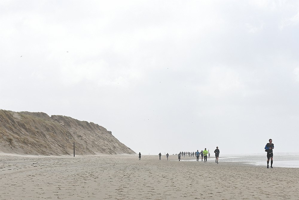 Maart roert zijn staart