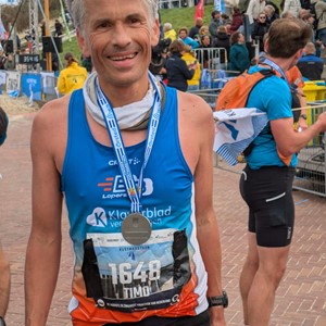 Van een beetje wind tegen is nog nooit iemand langzamer gaan lopen