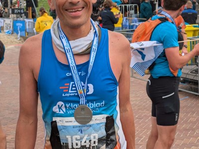 Van een beetje wind tegen is nog nooit iemand langzamer gaan lopen