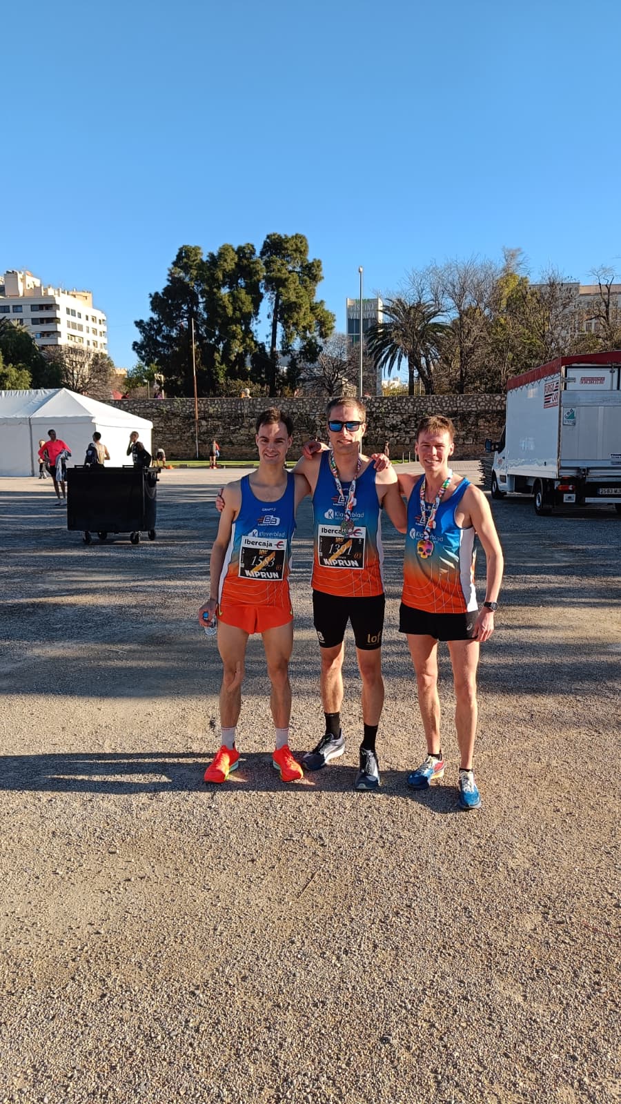 Een ijskoude Egmond halve marathon en snelle tijden in Valencia 