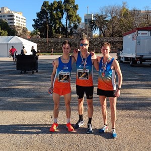 Een ijskoude Egmond halve marathon en snelle tijden in Valencia 