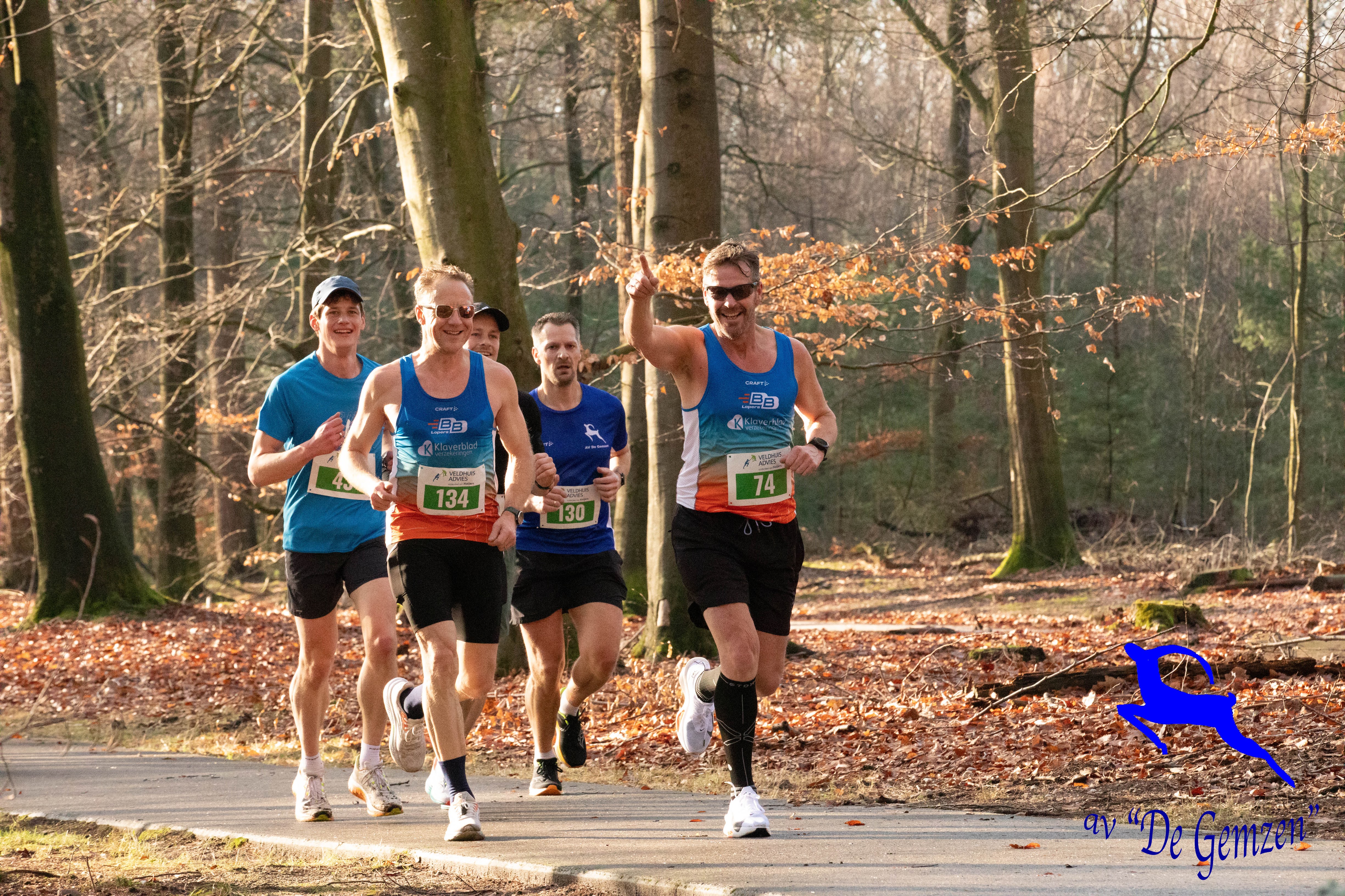 Grote afvaardiging naar Zwolse Bos Loop, KipRiemens soeverein in Holten
