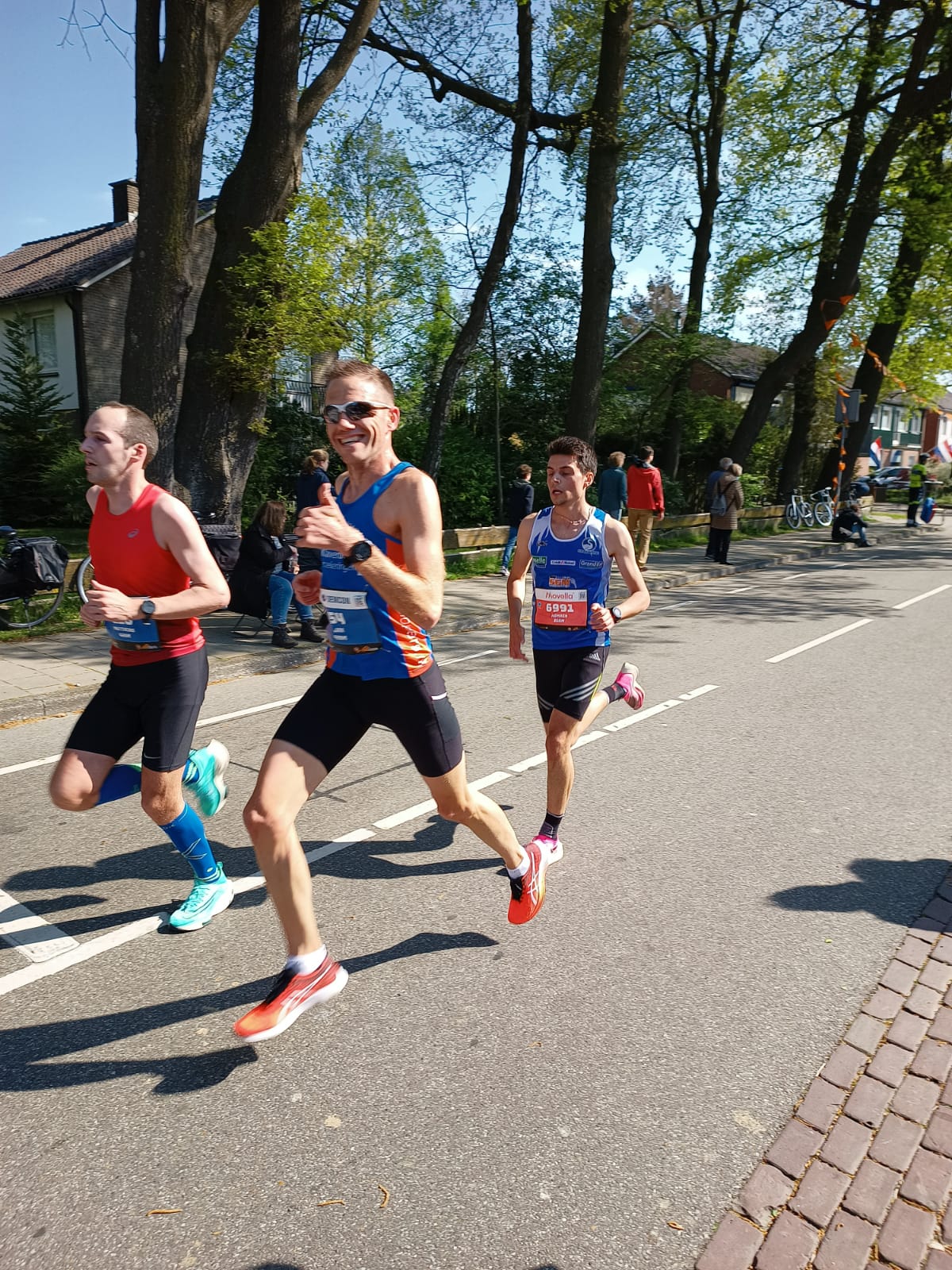 Jan Schra en Sjoerd Rosema lopen PR in winderige marathon van Enschede