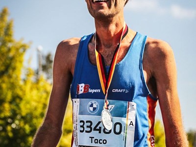 Taco Schaaf loopt clubrecord van 2 uur 26 minuten op marathon Berlijn